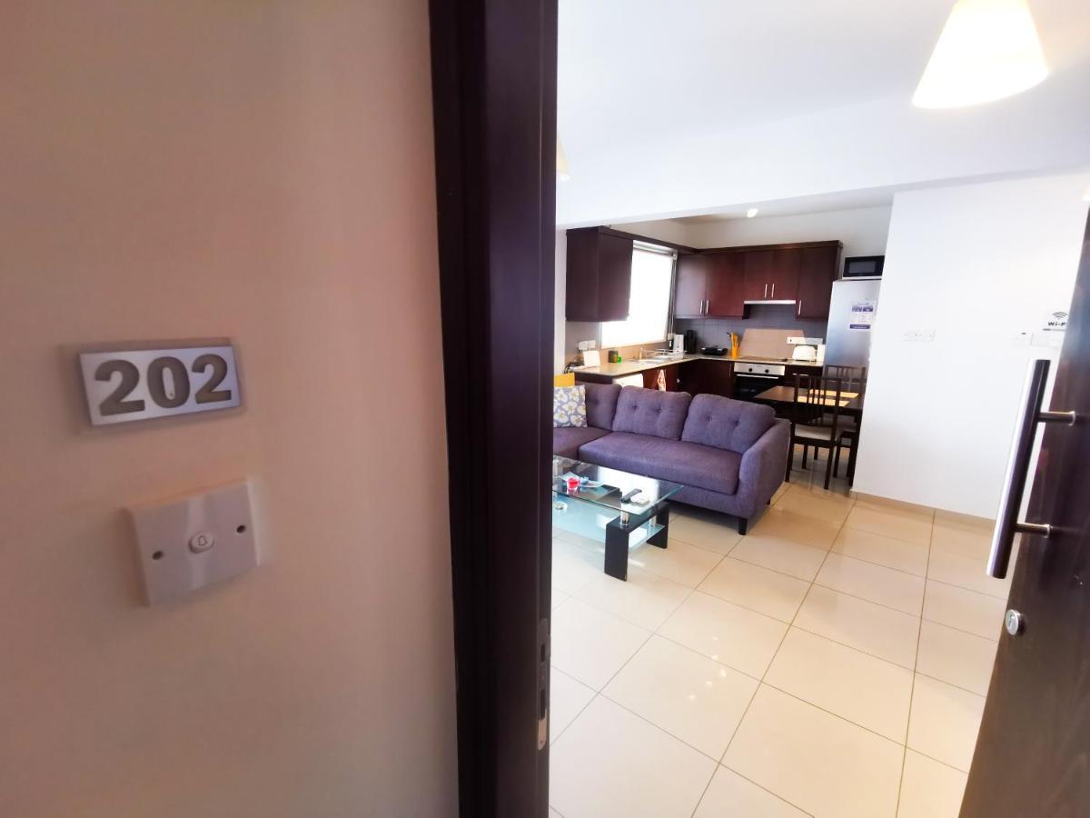 Promenade Breeze City Apartment ラルナカ エクステリア 写真